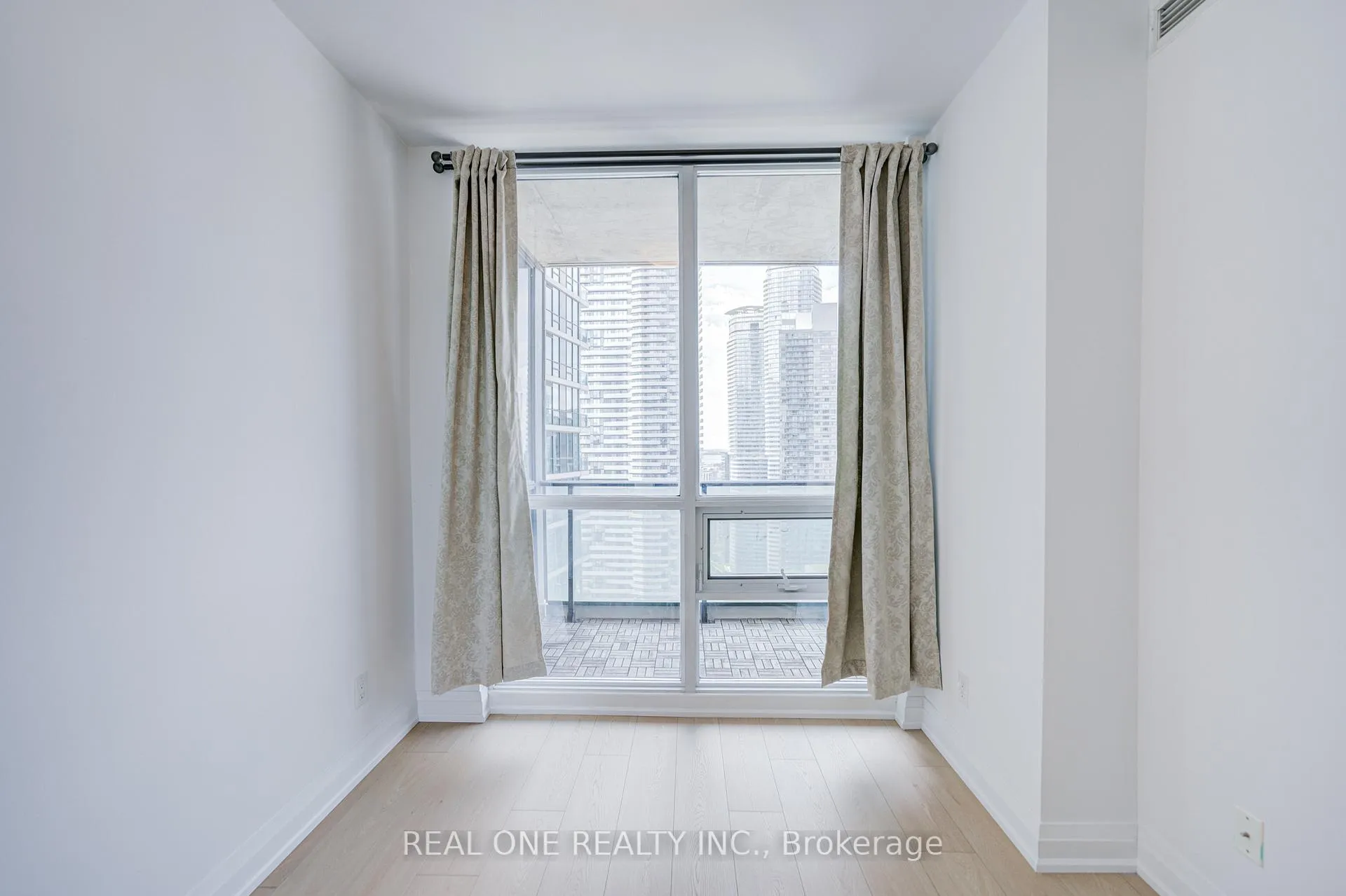 Photo 20 of Unit 3511, 16 Harbour Street, Toronto, Waterfront Communities — HOMEH