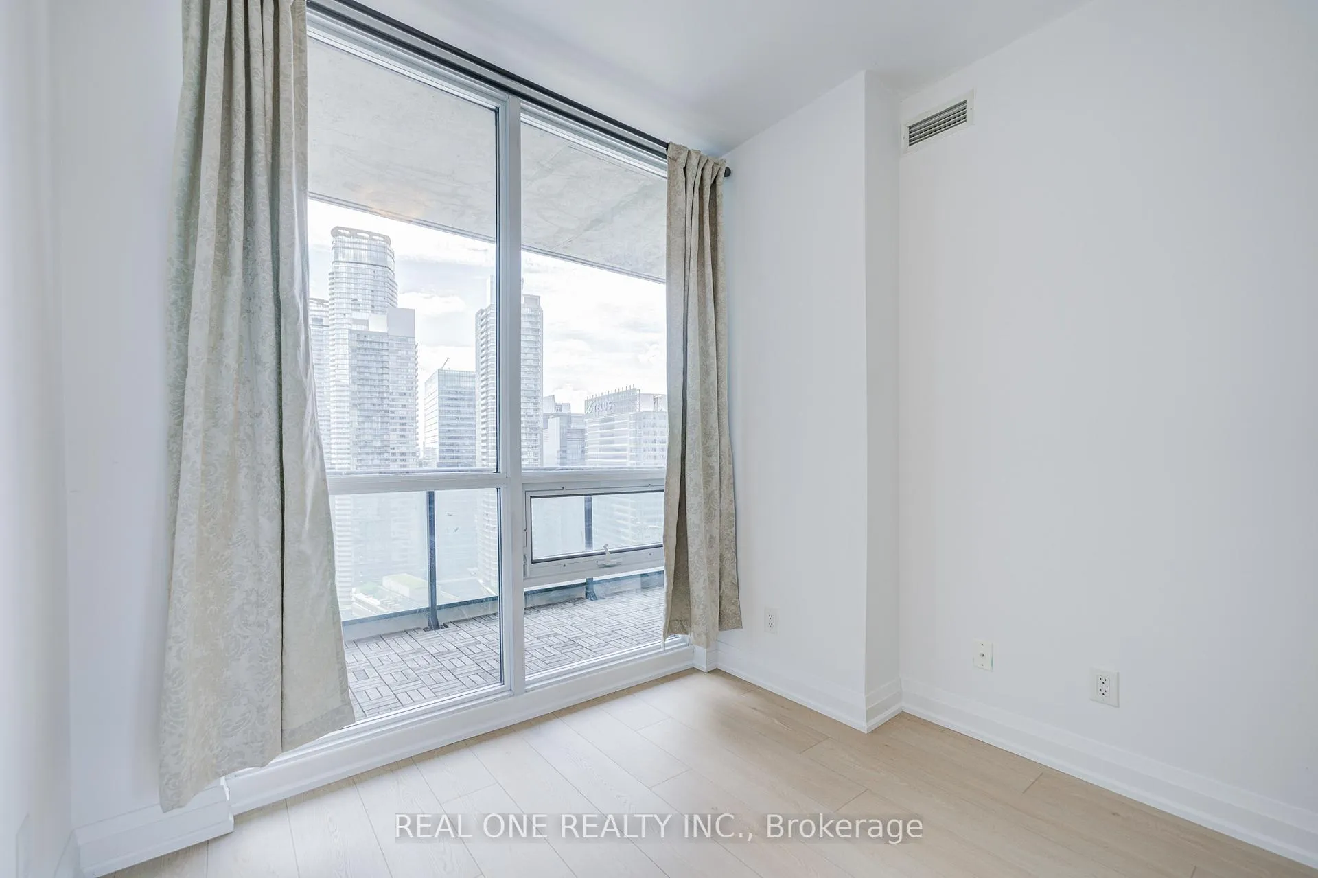 Photo 21 of Unit 3511, 16 Harbour Street, Toronto, Waterfront Communities — HOMEH
