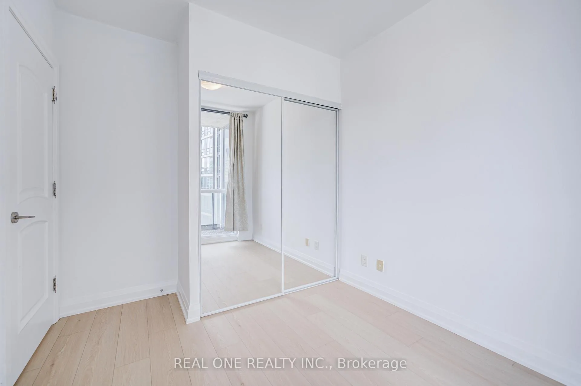 Photo 22 of Unit 3511, 16 Harbour Street, Toronto, Waterfront Communities — HOMEH