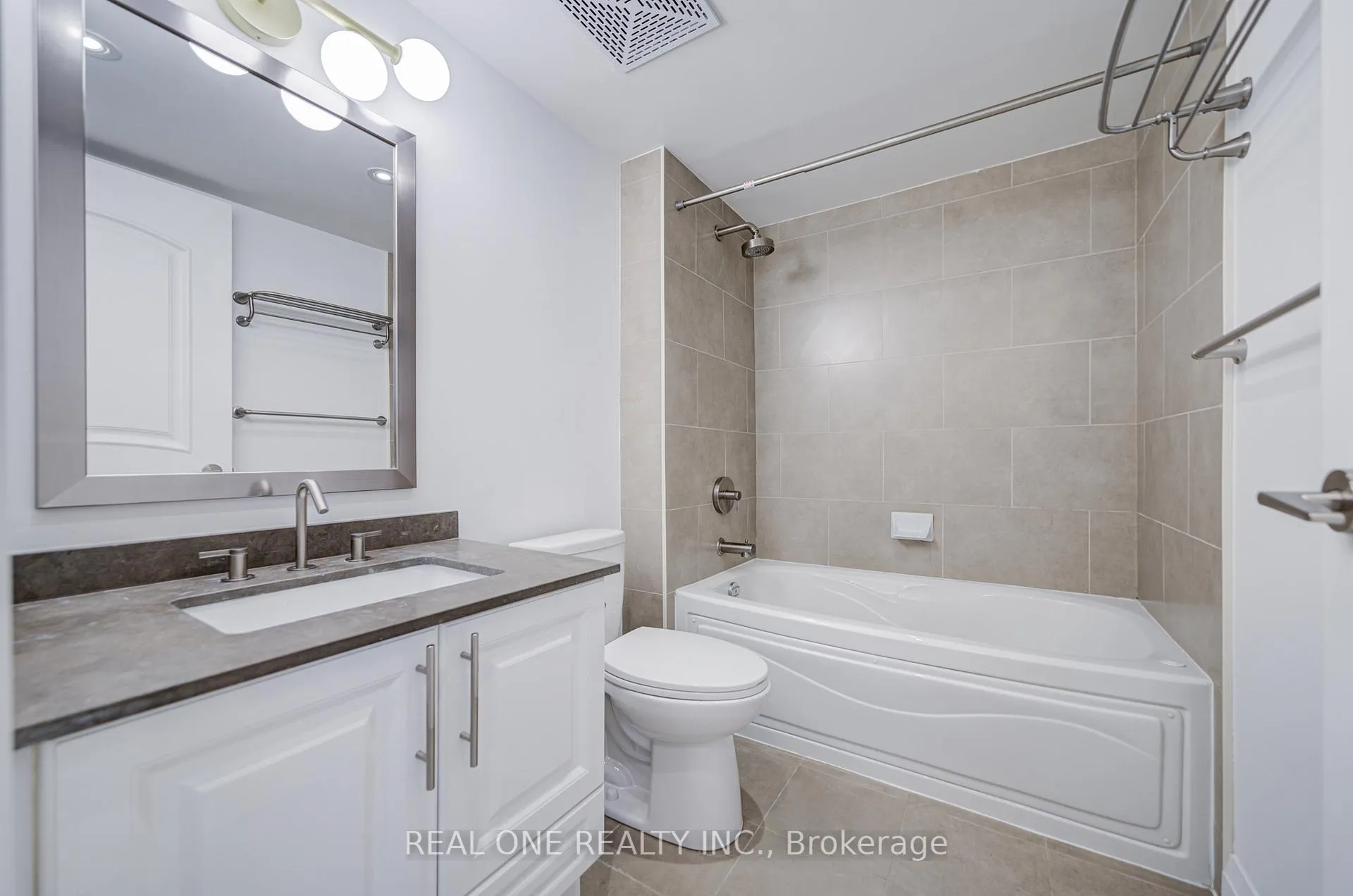 Photo 24 of Unit 3511, 16 Harbour Street, Toronto, Waterfront Communities — HOMEH