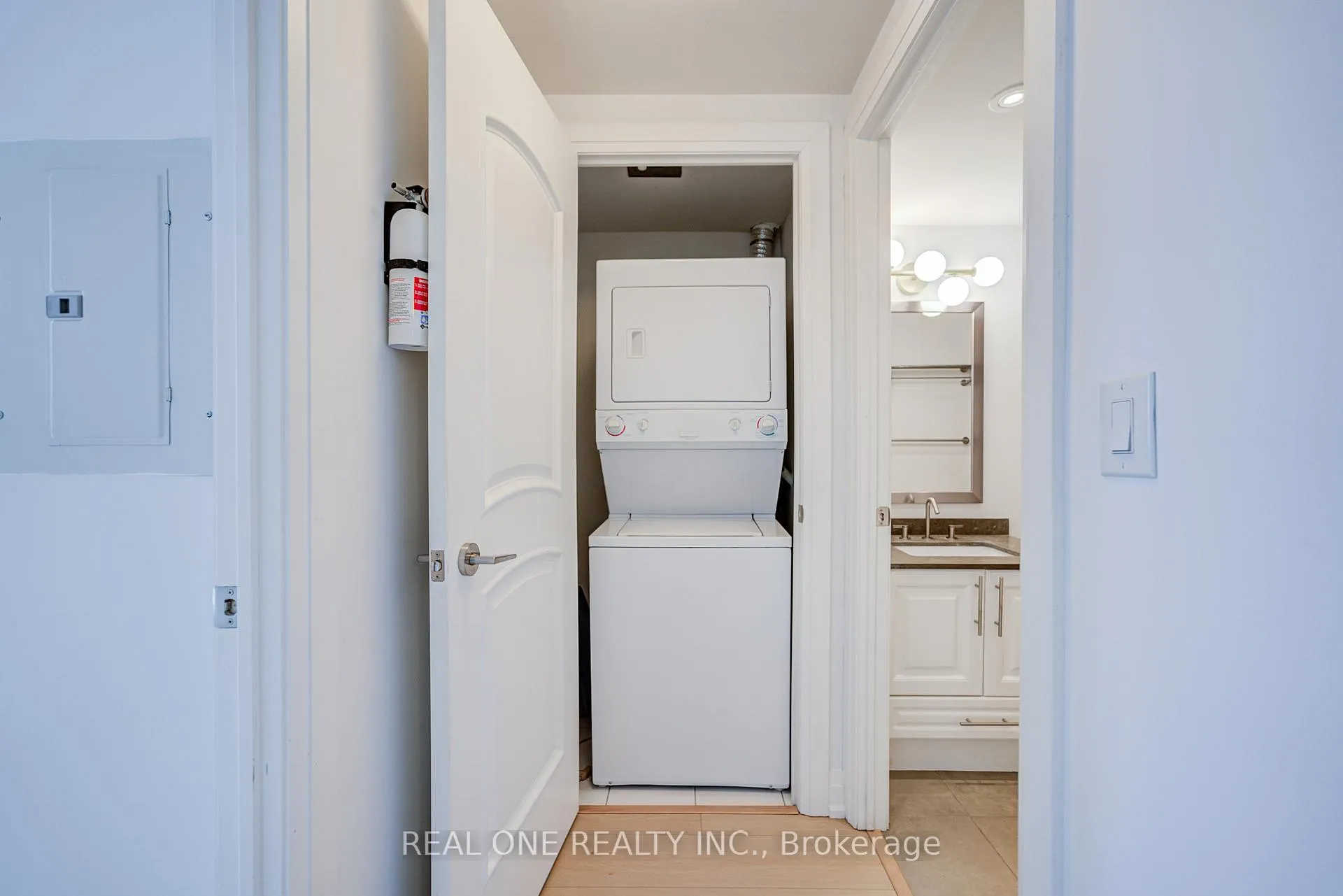 Photo 26 of Unit 3511, 16 Harbour Street, Toronto, Waterfront Communities — HOMEH