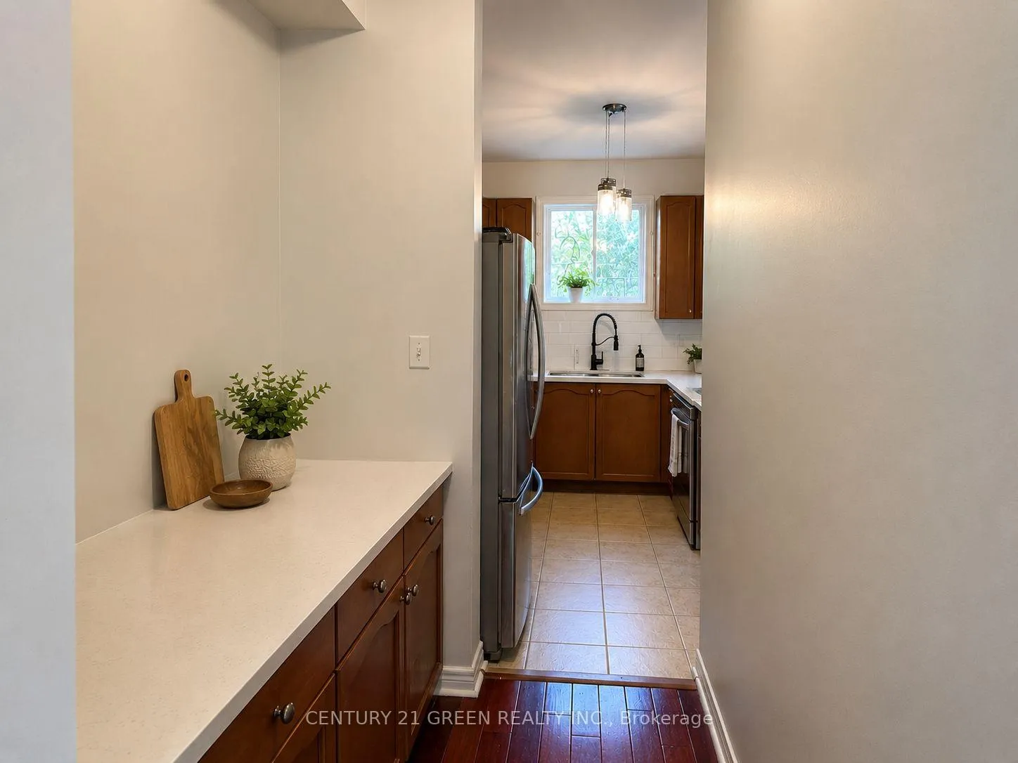 Photo 6 of 20 Outlook Avenue, Brampton, Bram West — HOMEH