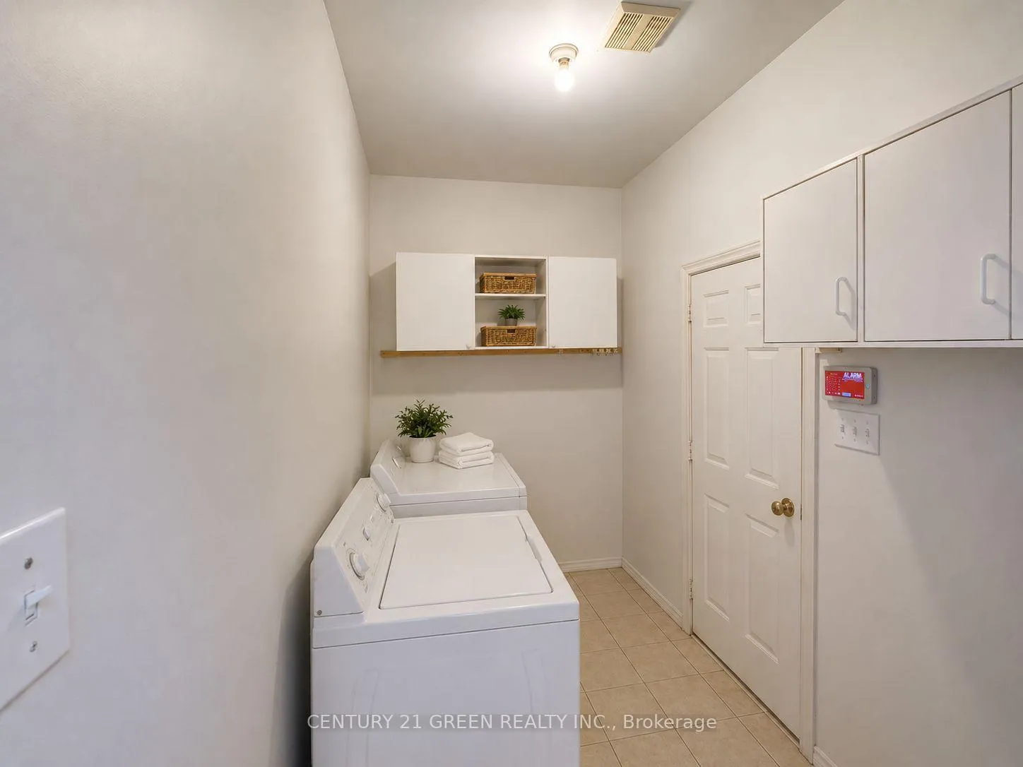 Photo 9 of 20 Outlook Avenue, Brampton, Bram West — HOMEH