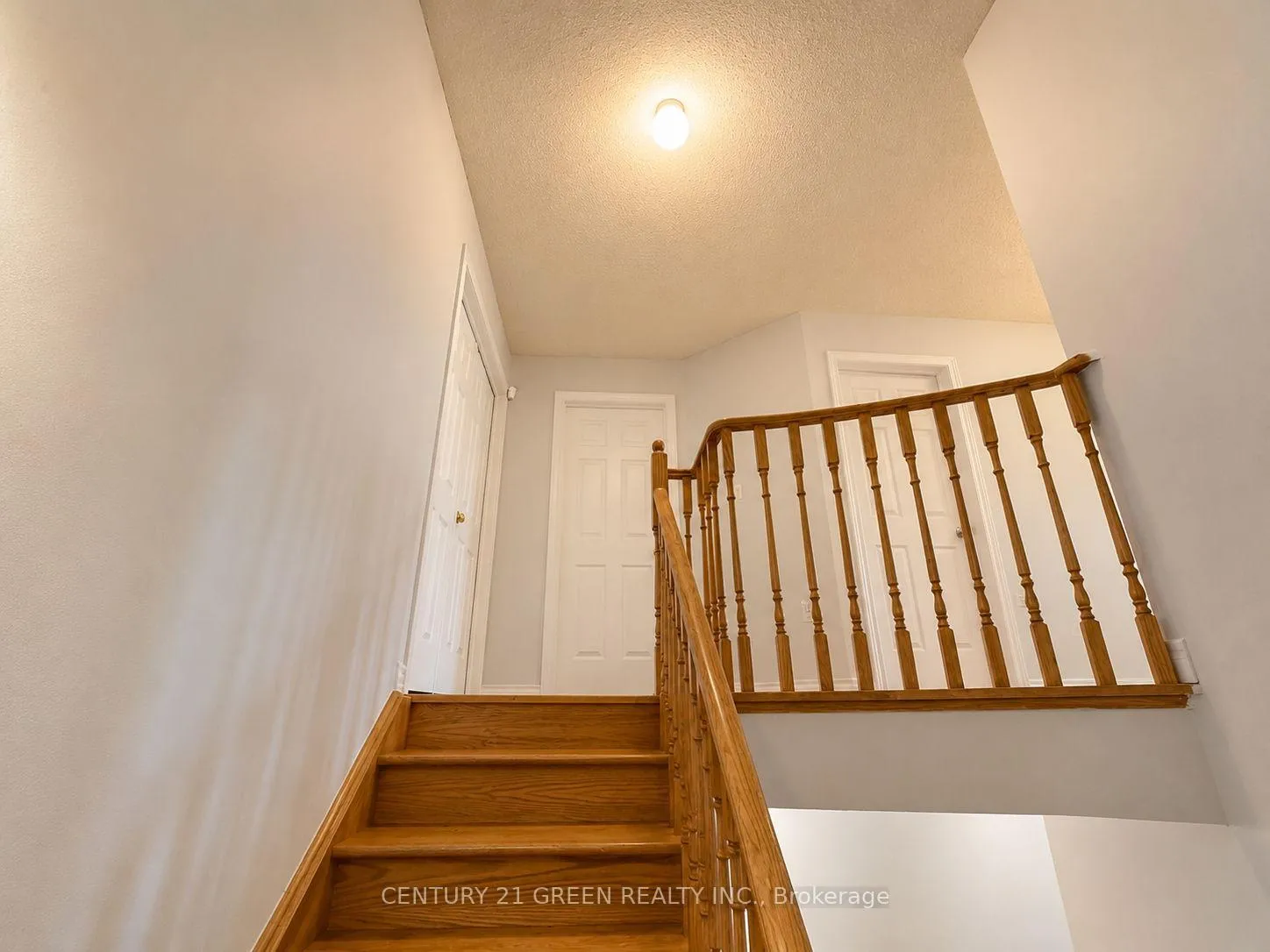 Photo 10 of 20 Outlook Avenue, Brampton, Bram West — HOMEH