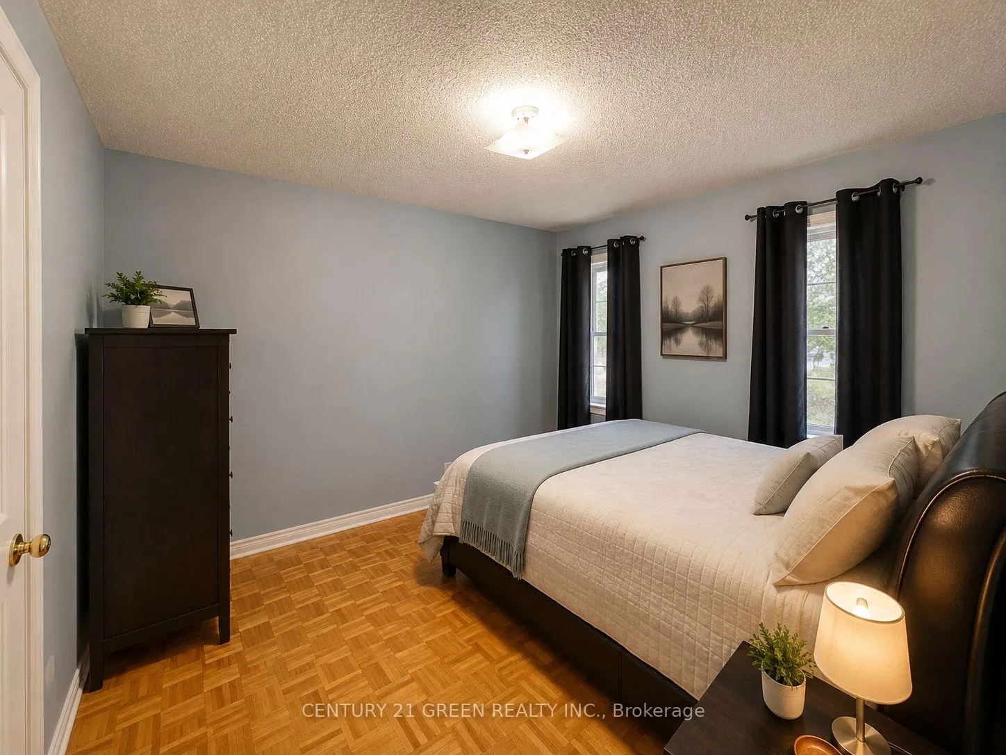 Photo 12 of 20 Outlook Avenue, Brampton, Bram West — HOMEH