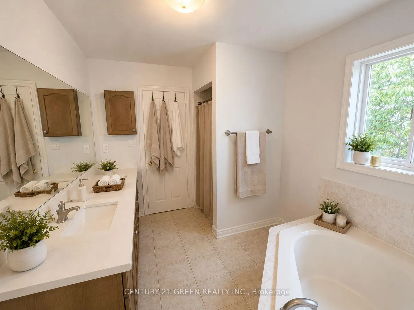 Photo 19 of 20 Outlook Avenue, Brampton, Bram West — HOMEH