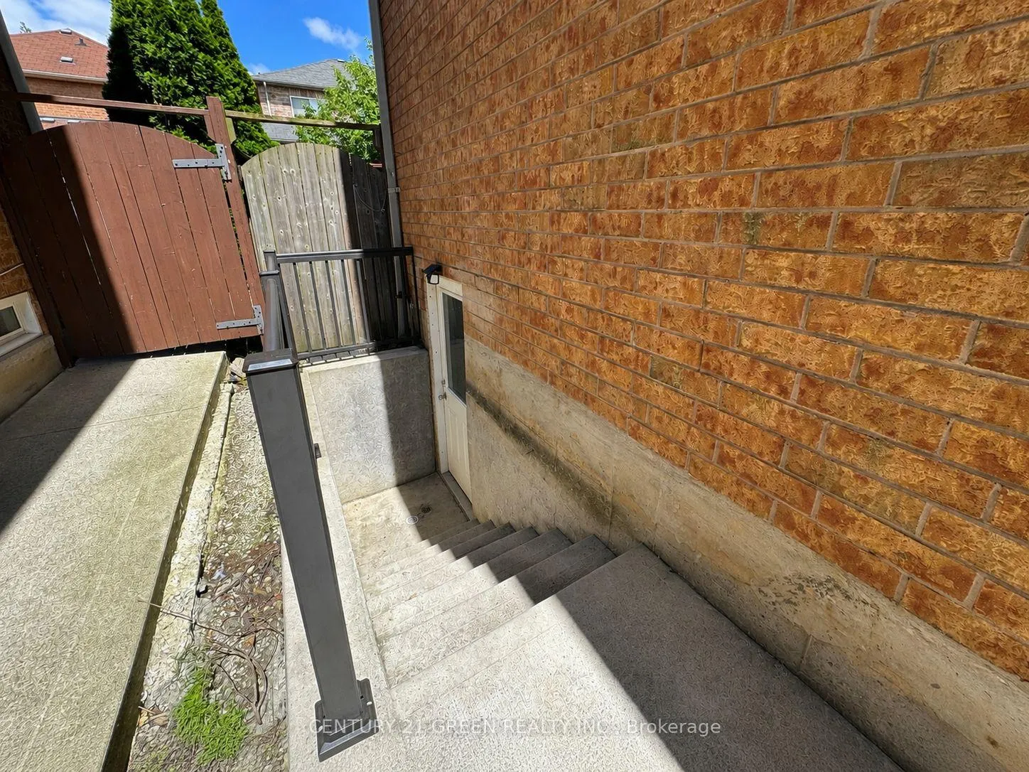 Photo 21 of 20 Outlook Avenue, Brampton, Bram West — HOMEH