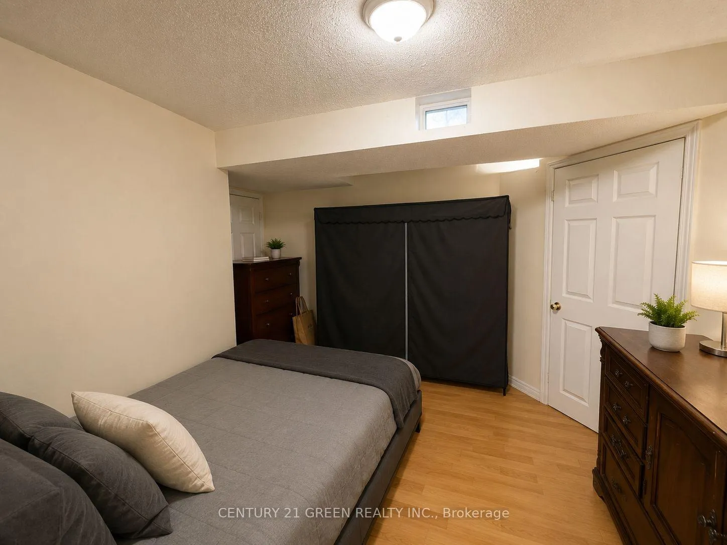 Photo 26 of 20 Outlook Avenue, Brampton, Bram West — HOMEH