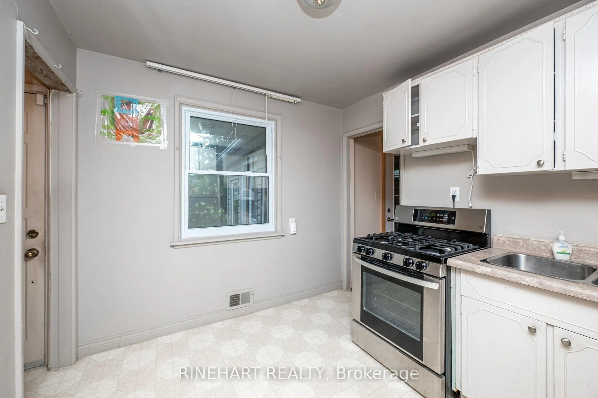 Photo 10 of 330 Connington Street, London, South G — HOMEH