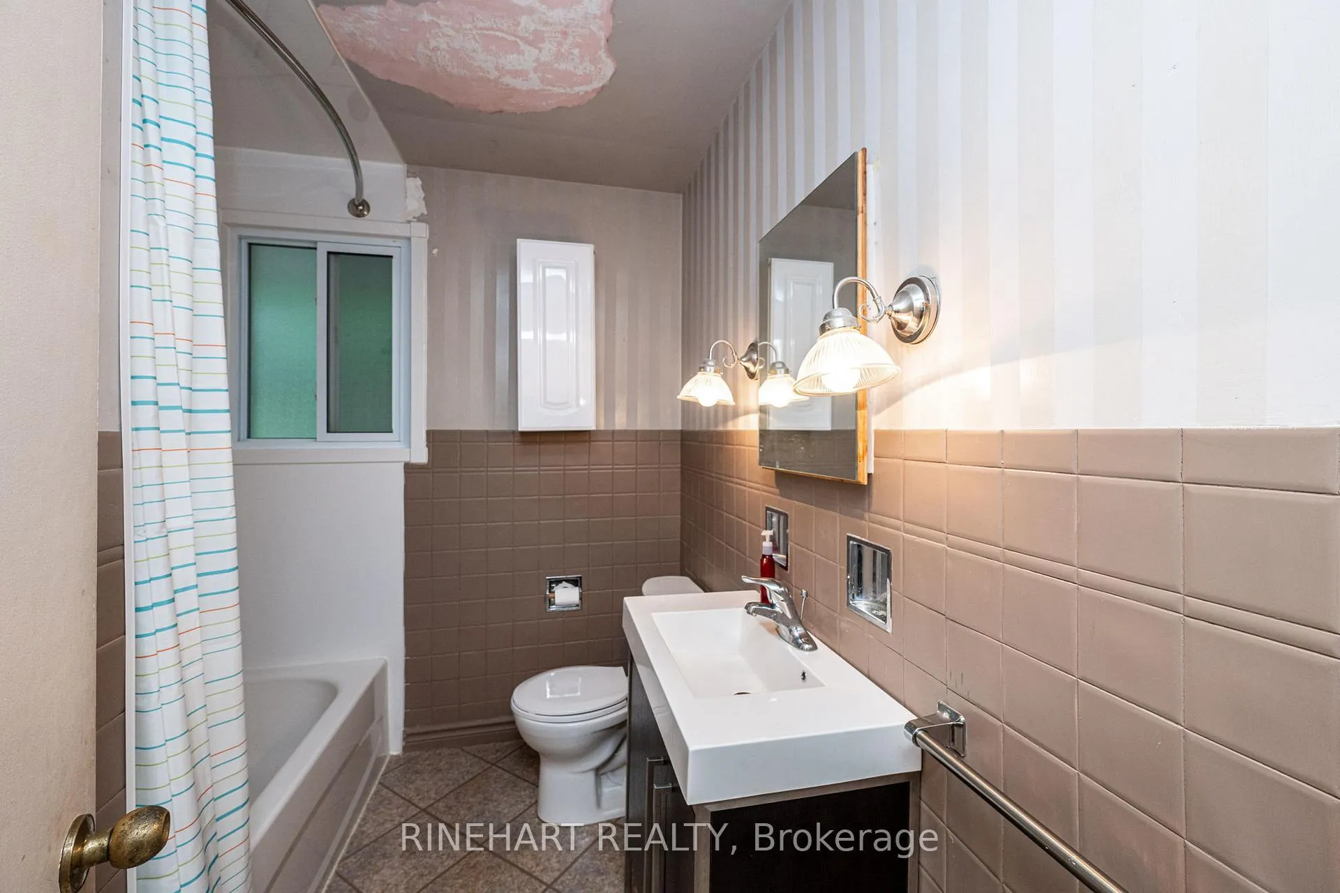 Photo 12 of 330 Connington Street, London, South G — HOMEH
