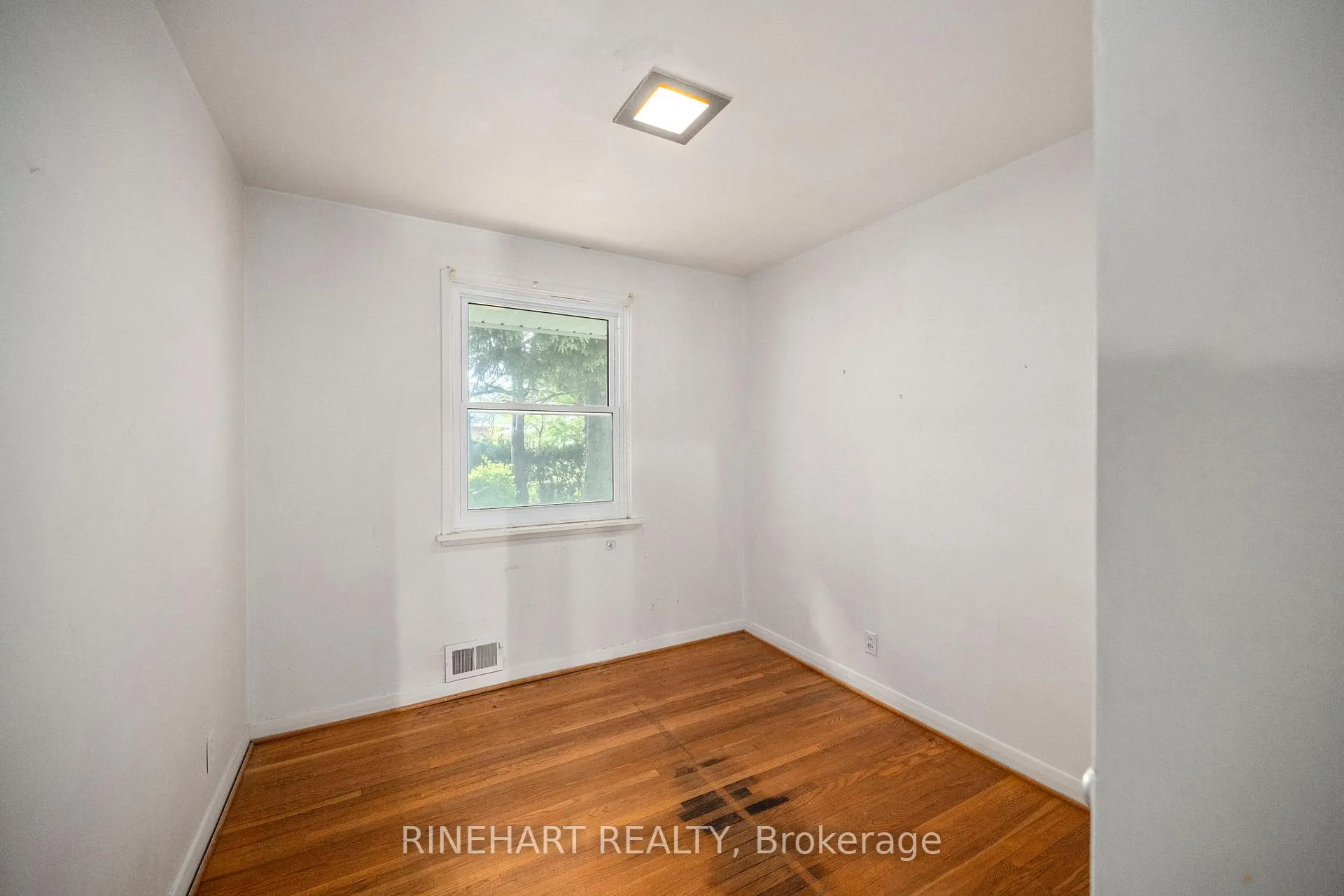 Photo 13 of 330 Connington Street, London, South G — HOMEH