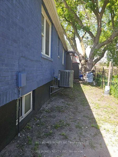 Photo 6 of 1092 Brydges Street, London, East M — HOMEH