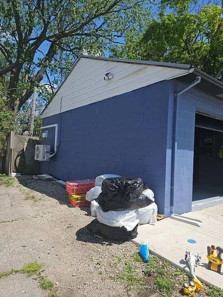 Photo 7 of 1092 Brydges Street, London, East M — HOMEH