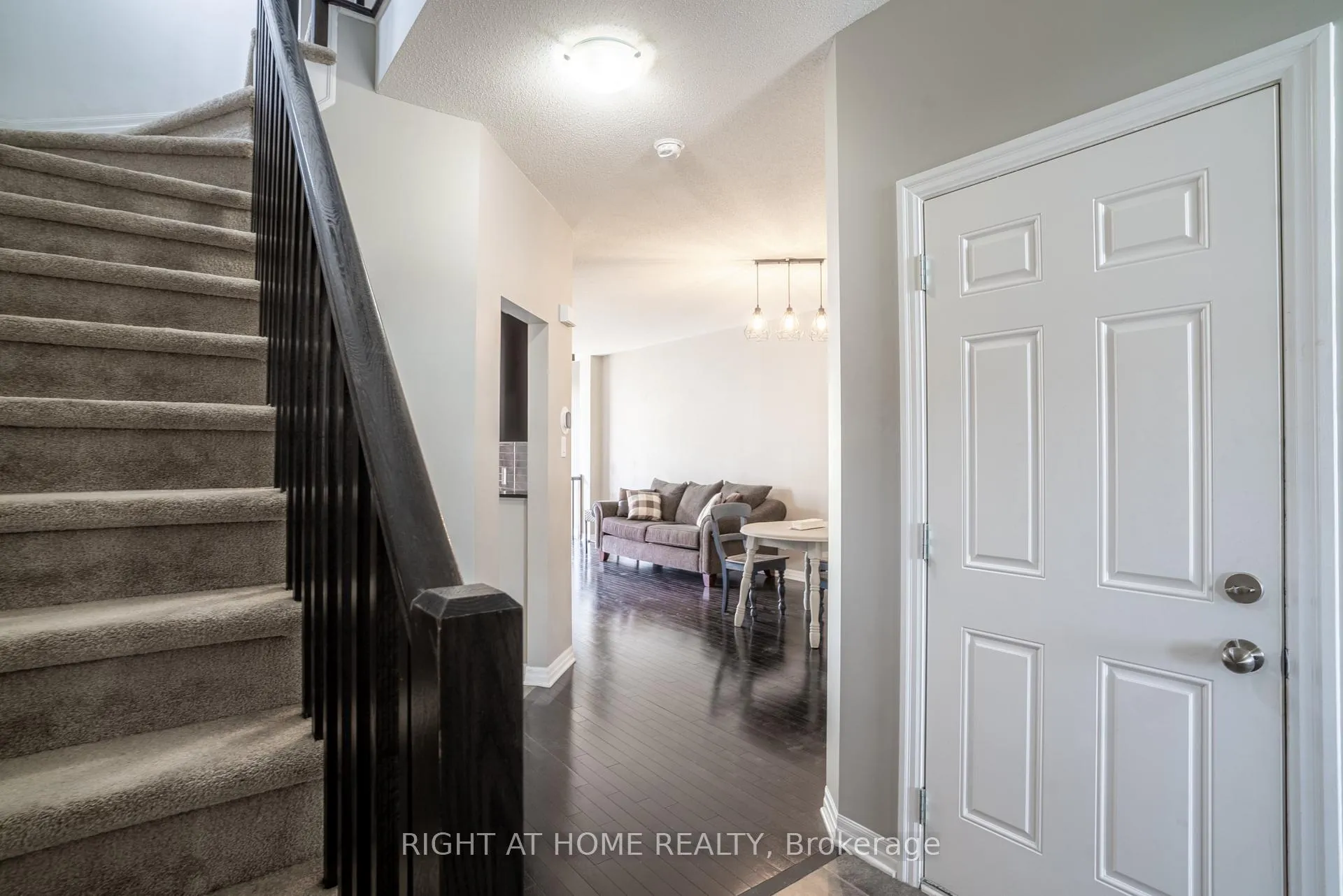 Photo 3 of 712 Brian Good Avenue, Ottawa, Riverside South/Gloucester Glen — HOMEH