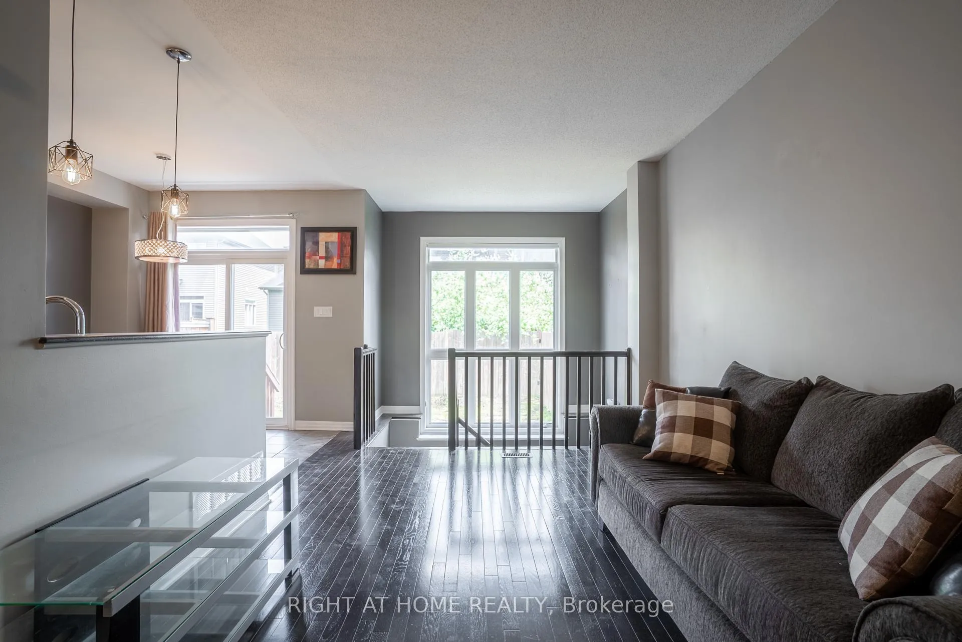 Photo 4 of 712 Brian Good Avenue, Ottawa, Riverside South/Gloucester Glen — HOMEH