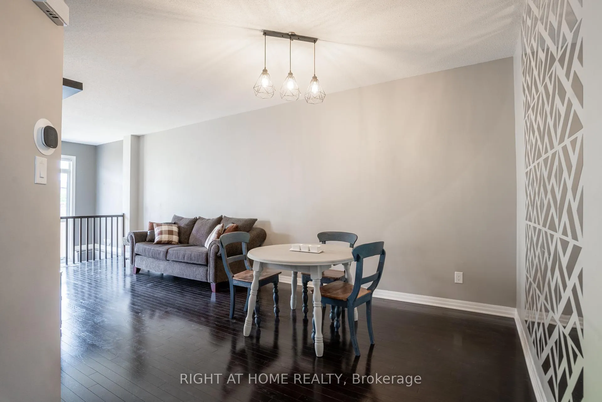 Photo 5 of 712 Brian Good Avenue, Ottawa, Riverside South/Gloucester Glen — HOMEH