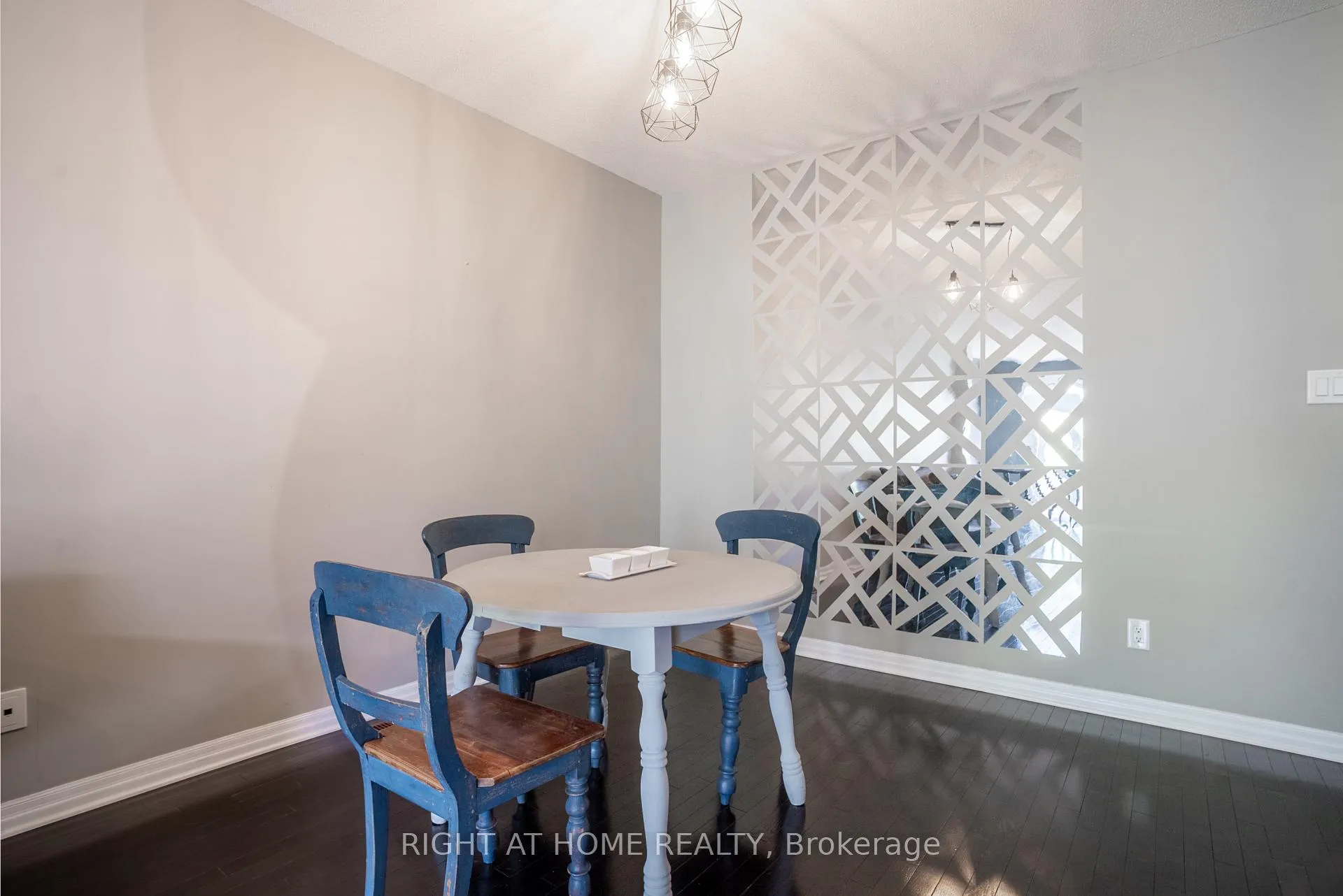 Photo 6 of 712 Brian Good Avenue, Ottawa, Riverside South/Gloucester Glen — HOMEH