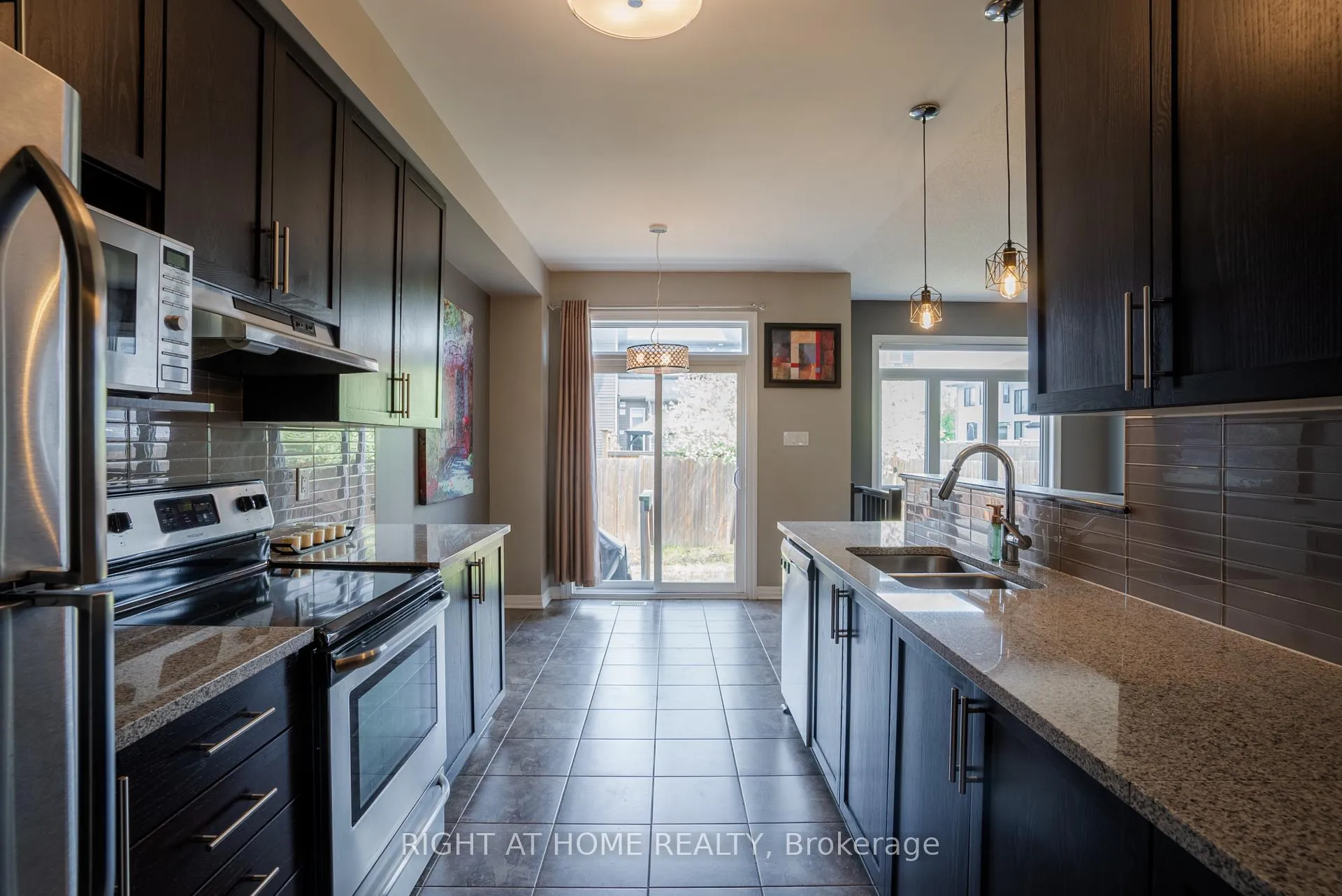 Photo 7 of 712 Brian Good Avenue, Ottawa, Riverside South/Gloucester Glen — HOMEH