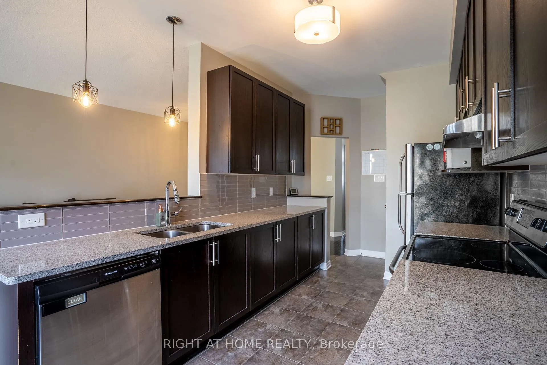 Photo 8 of 712 Brian Good Avenue, Ottawa, Riverside South/Gloucester Glen — HOMEH