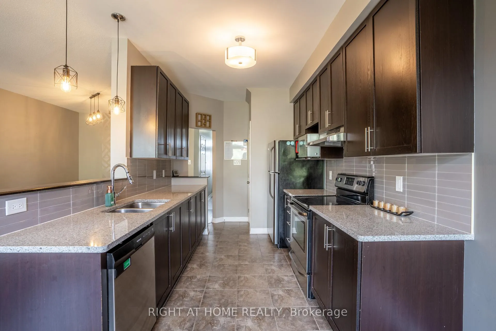 Photo 9 of 712 Brian Good Avenue, Ottawa, Riverside South/Gloucester Glen — HOMEH