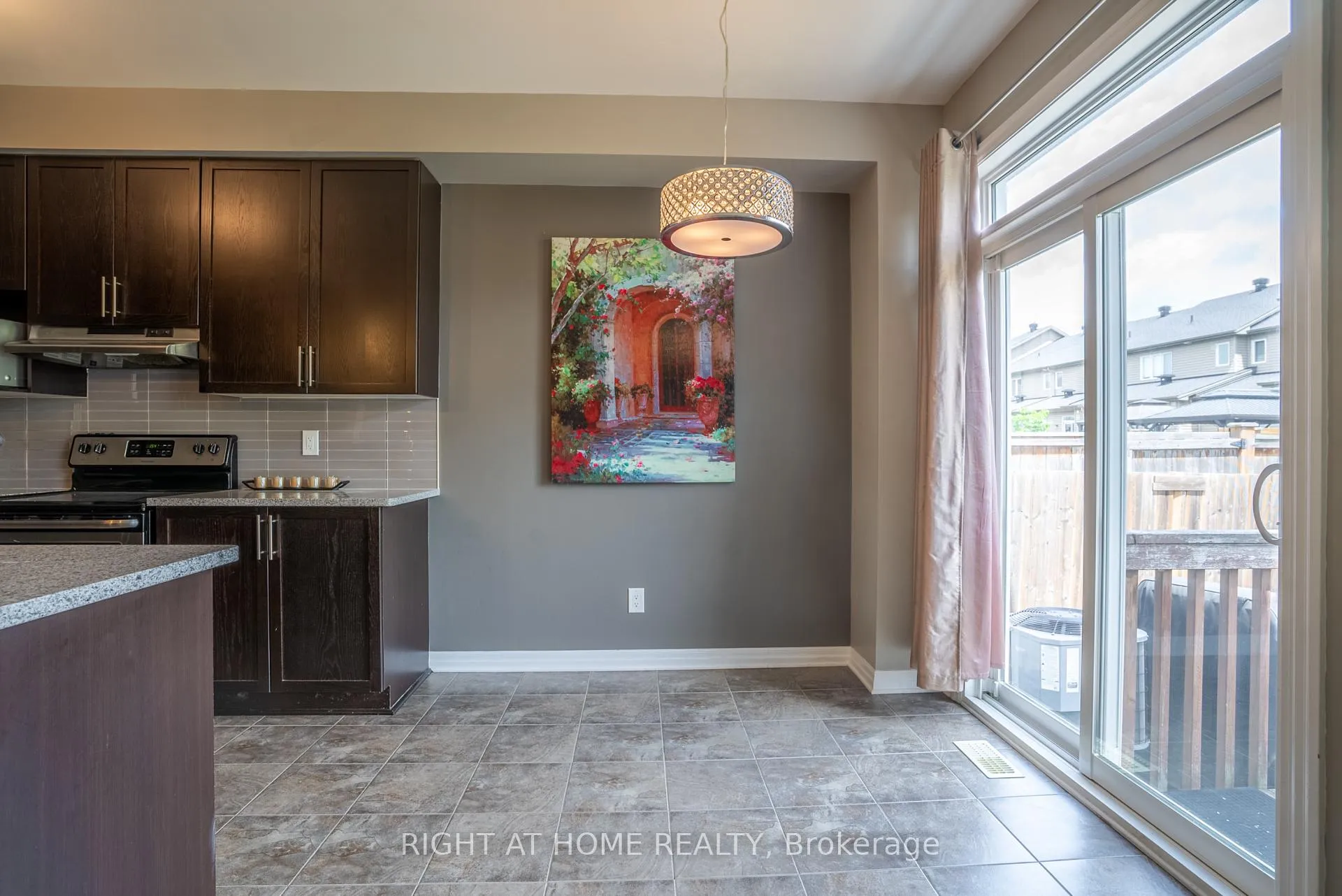 Photo 11 of 712 Brian Good Avenue, Ottawa, Riverside South/Gloucester Glen — HOMEH