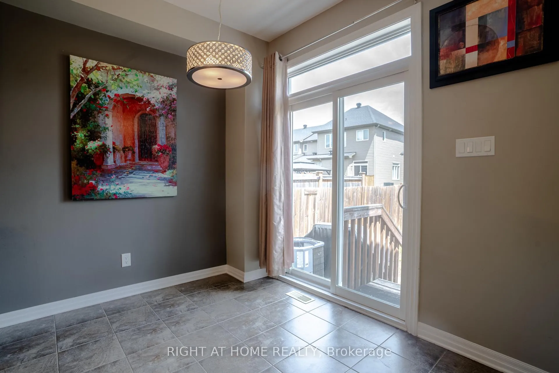 Photo 12 of 712 Brian Good Avenue, Ottawa, Riverside South/Gloucester Glen — HOMEH