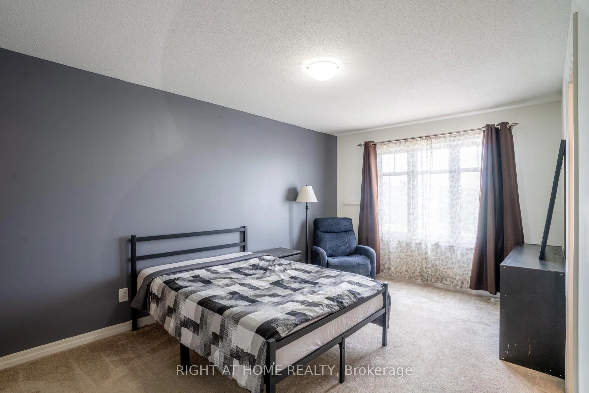 Photo 15 of 712 Brian Good Avenue, Ottawa, Riverside South/Gloucester Glen — HOMEH