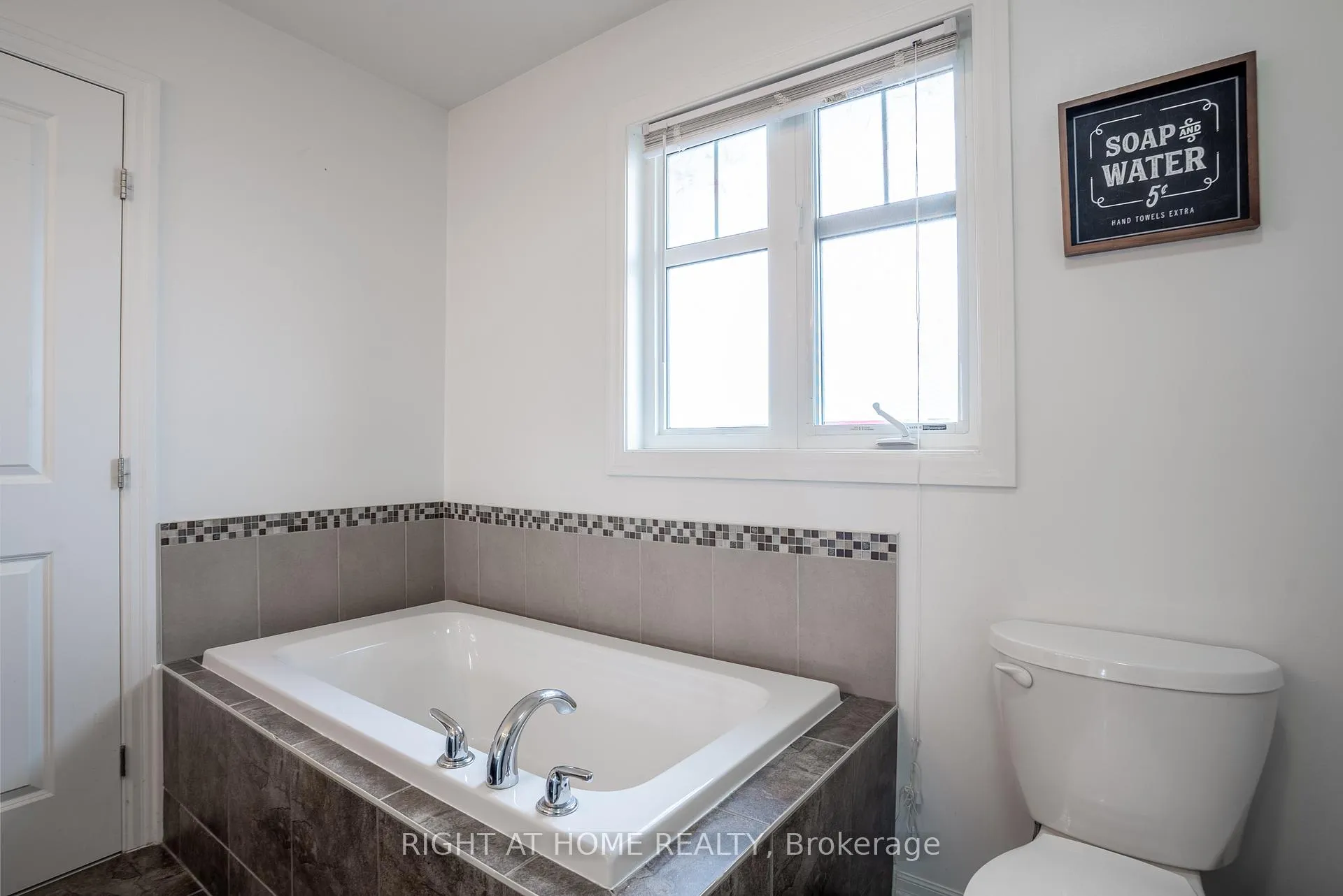 Photo 22 of 712 Brian Good Avenue, Ottawa, Riverside South/Gloucester Glen — HOMEH