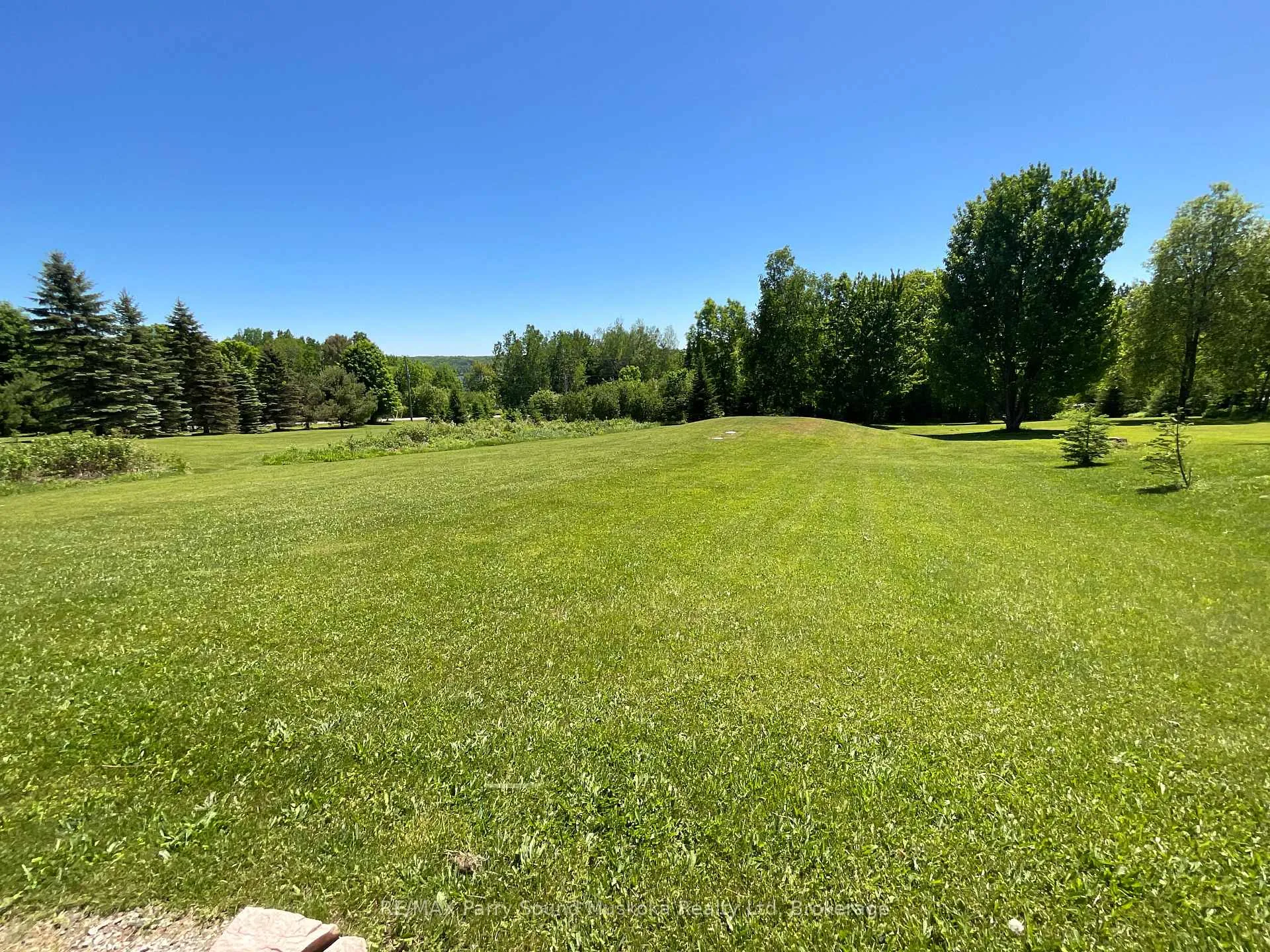 Photo 5 of 135 Daniel Drive, Parry Sound Remote Area, Restoule — HOMEH