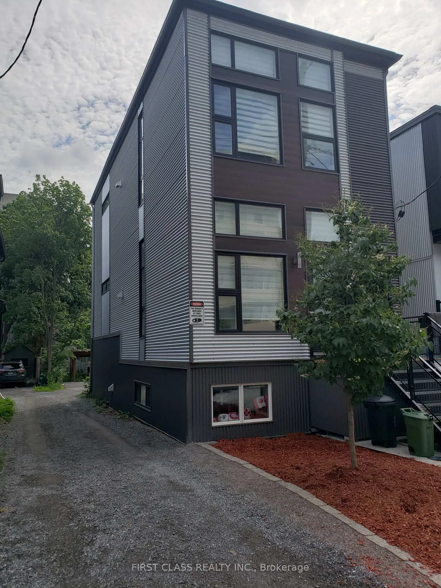 Photo 13 of 341 Cambridge Street N, Ottawa, West Centre Town — HOMEH
