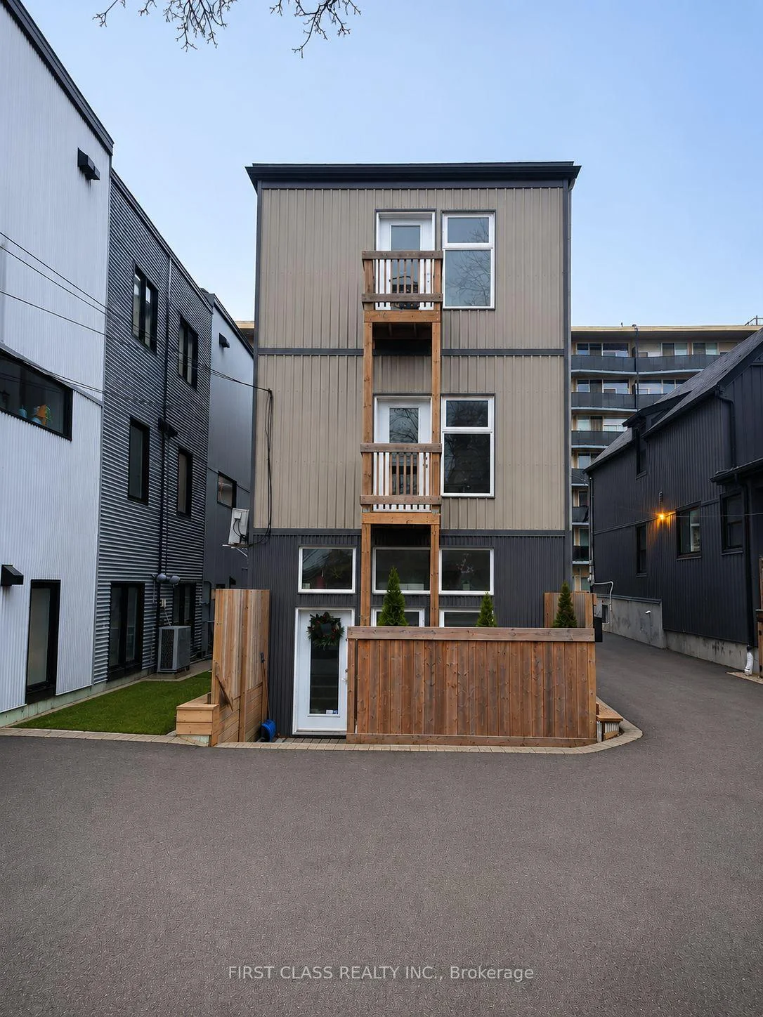 Photo 3 of 341 Cambridge Street N, Ottawa, West Centre Town — HOMEH