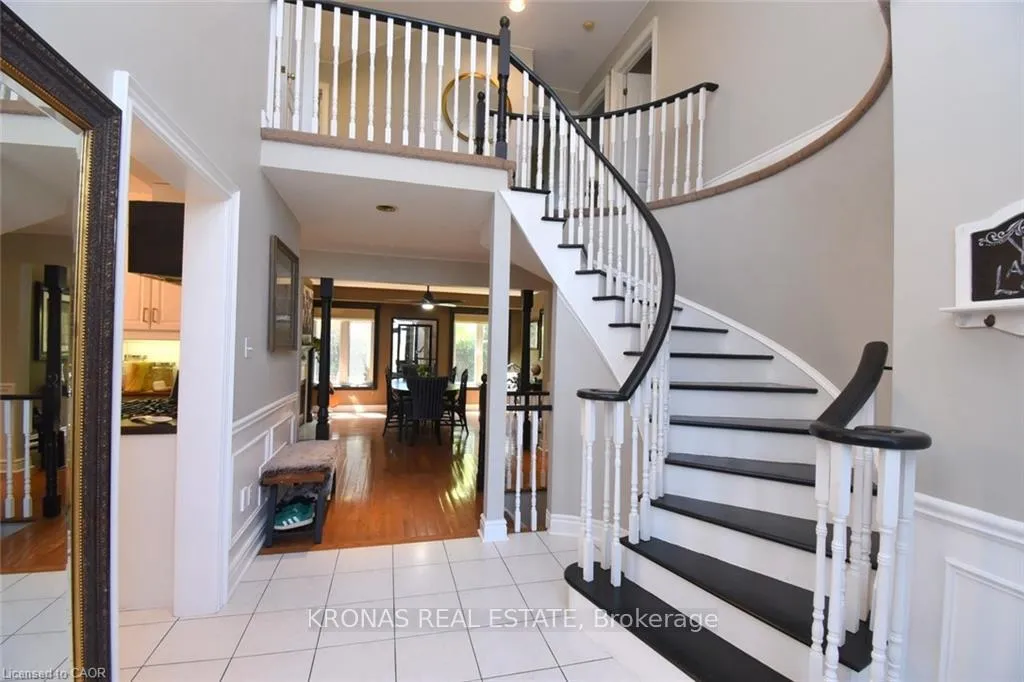 Photo 3 of 26 Banbury Drive, Hamilton, Meadowlands — HOMEH