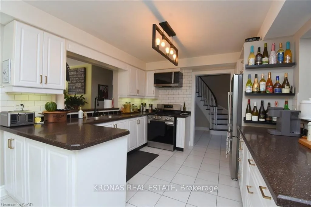 Photo 5 of 26 Banbury Drive, Hamilton, Meadowlands — HOMEH