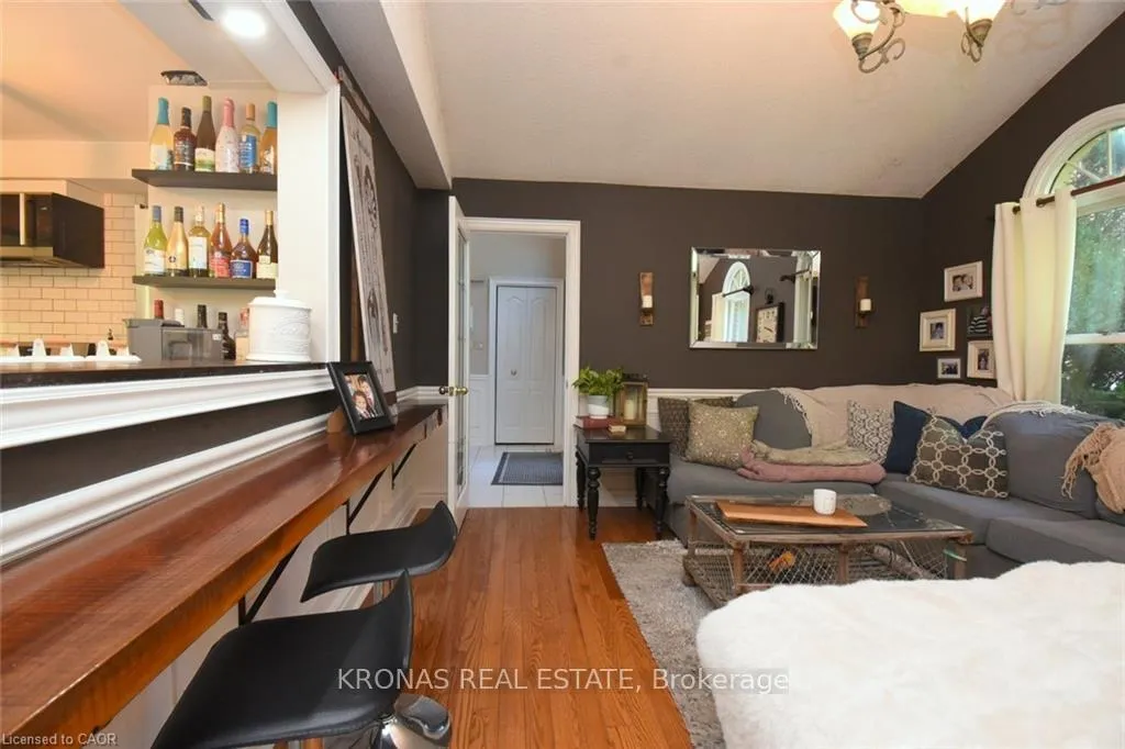 Photo 12 of 26 Banbury Drive, Hamilton, Meadowlands — HOMEH