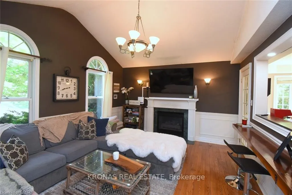 Photo 14 of 26 Banbury Drive, Hamilton, Meadowlands — HOMEH