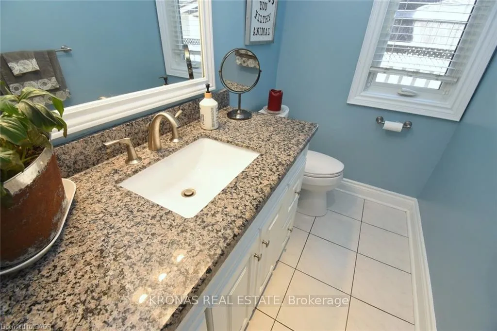 Photo 18 of 26 Banbury Drive, Hamilton, Meadowlands — HOMEH