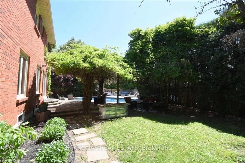 Photo 41 of 26 Banbury Drive, Hamilton, Meadowlands — HOMEH
