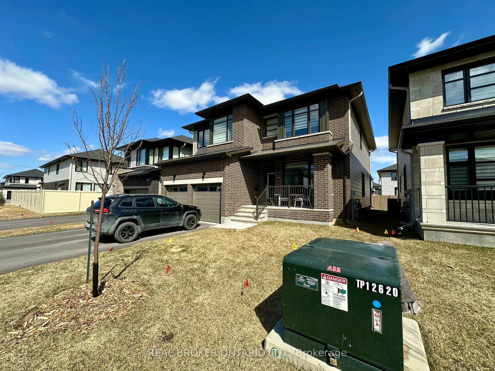 Photo 2 of 646 Gendarme Circle, Ottawa, Mer Bleue/Bradley Estates/Anderson Park — HOMEH