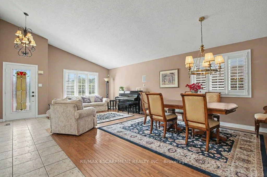 Photo 10 of 6 Theodore Drive, Hamilton, Jerome — HOMEH