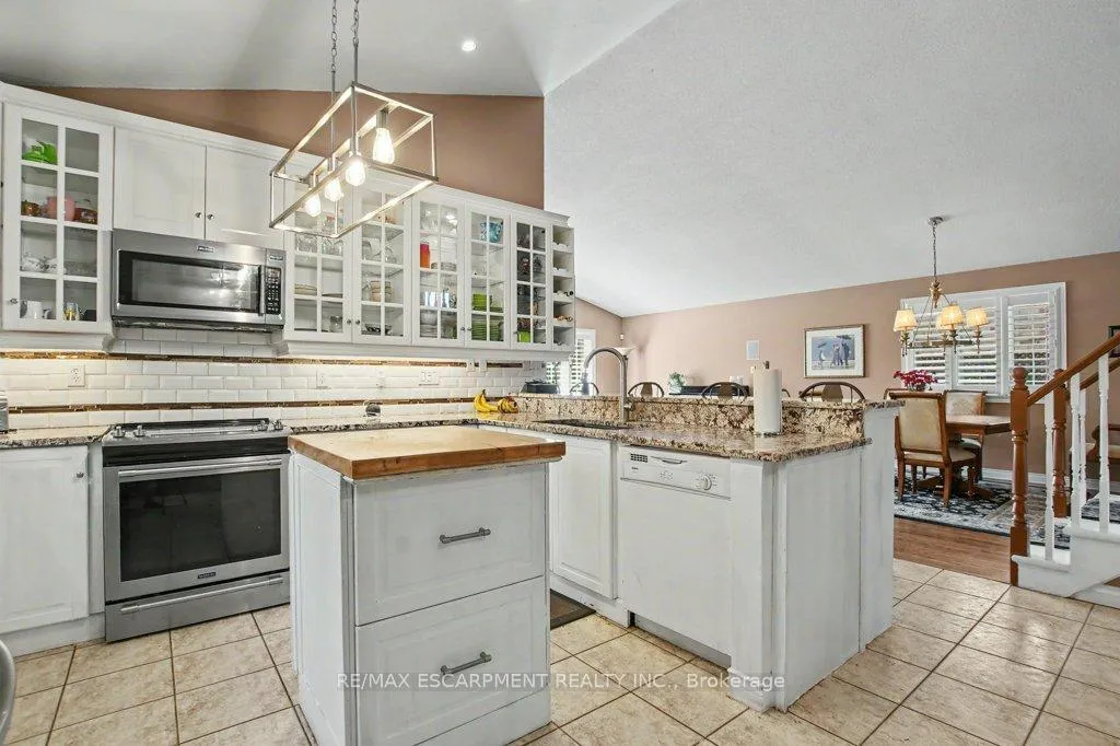 Photo 12 of 6 Theodore Drive, Hamilton, Jerome — HOMEH