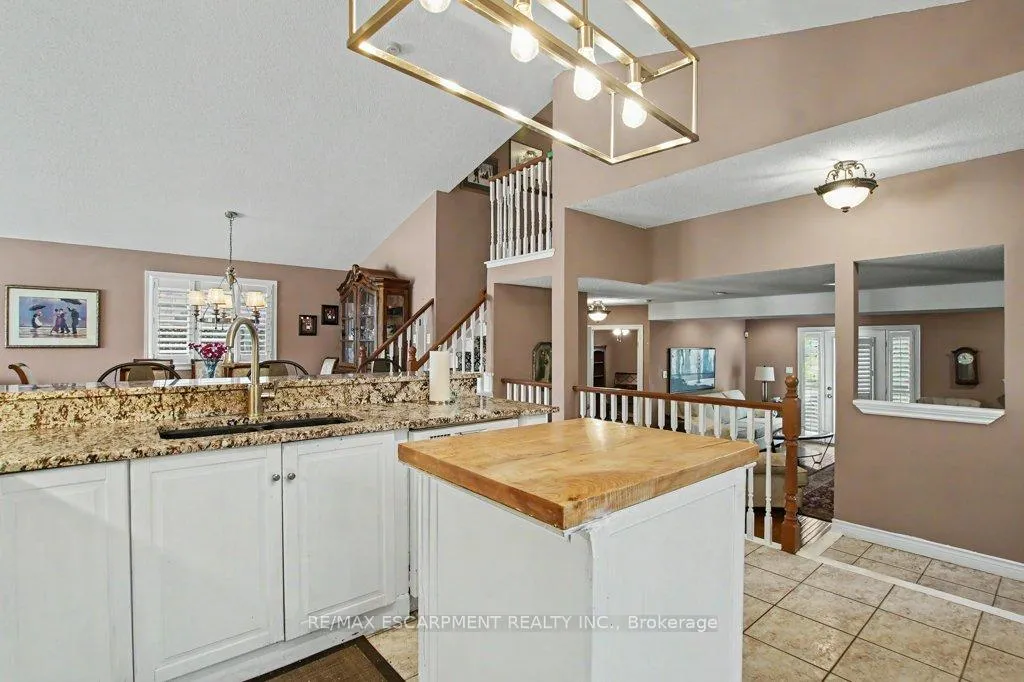 Photo 13 of 6 Theodore Drive, Hamilton, Jerome — HOMEH