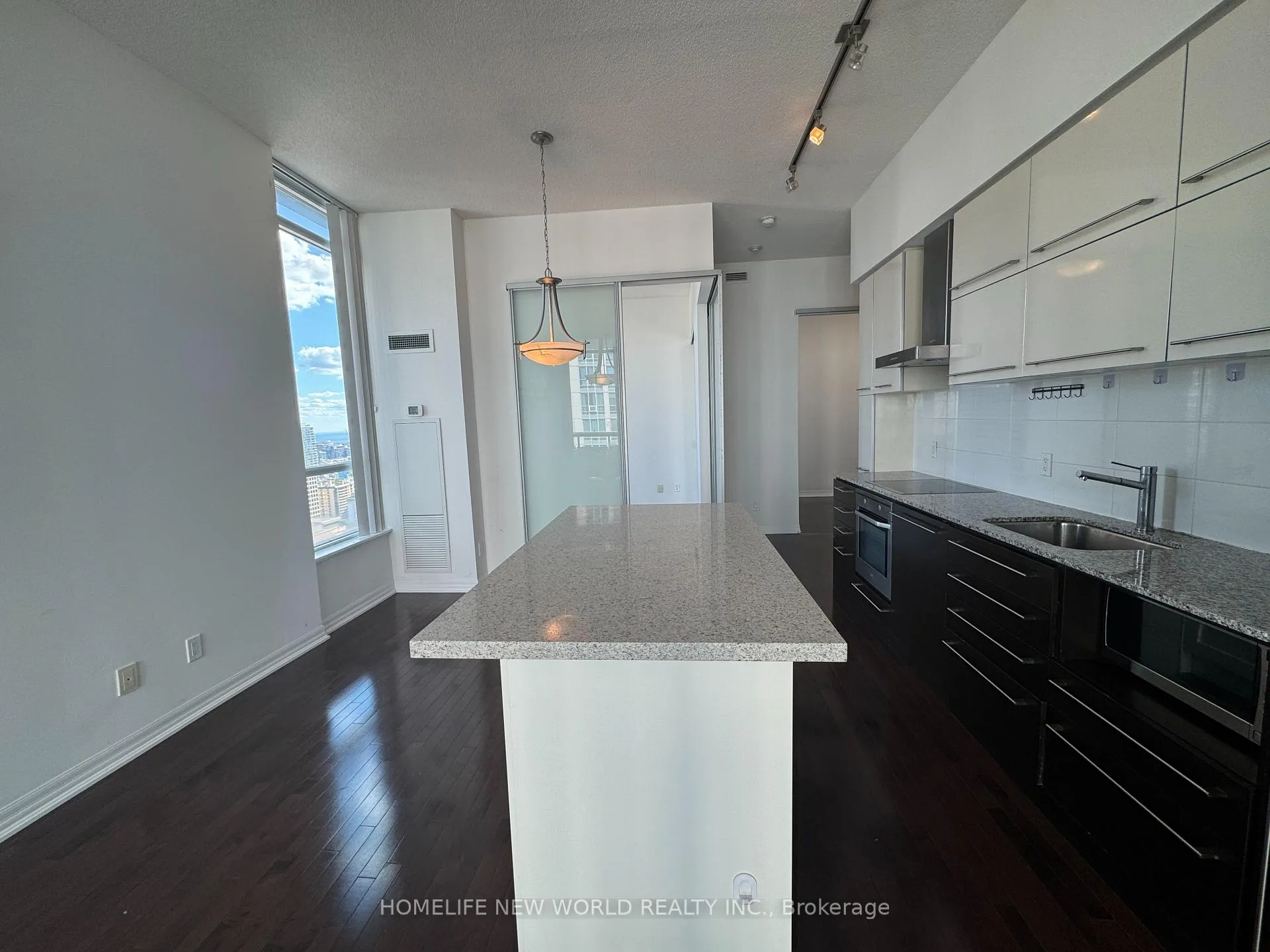 Photo 9 of Unit Ph206, 770 Bay Street, Toronto, Church-Yonge Corridor — HOMEH
