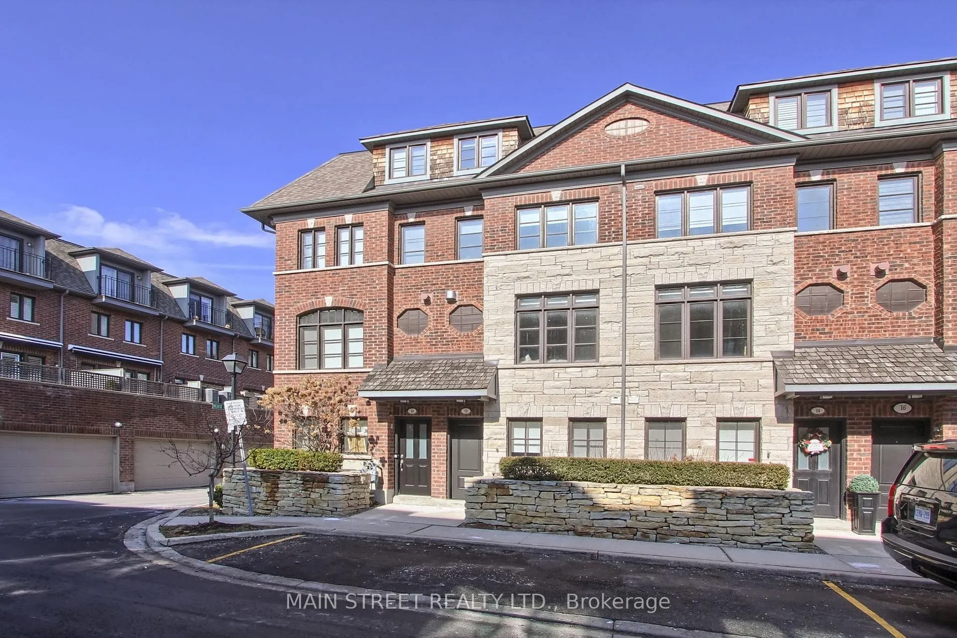 Photo 2 of Unit 27, 12 Powseland Crescent, Vaughan, West Woodbridge — HOMEH