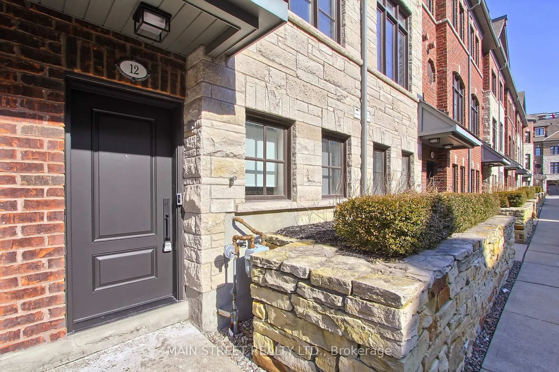 Photo 3 of Unit 27, 12 Powseland Crescent, Vaughan, West Woodbridge — HOMEH
