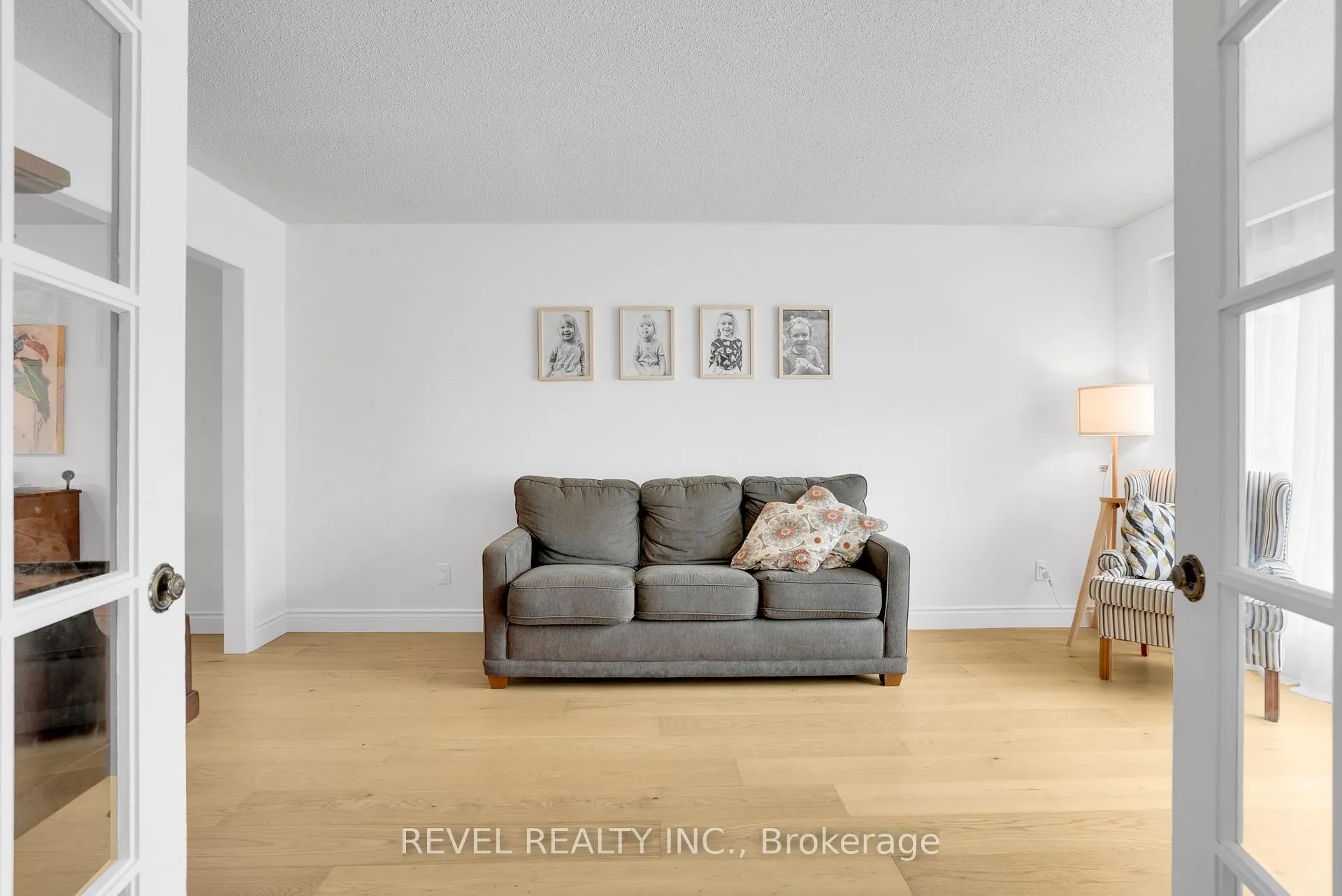 Photo 5 of 53 Oakridge Drive, Barrie, Sunnidale — HOMEH