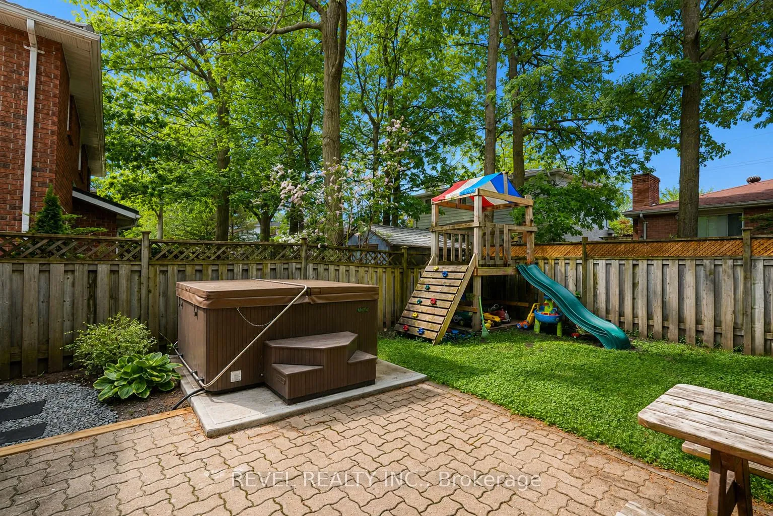 Photo 38 of 53 Oakridge Drive, Barrie, Sunnidale — HOMEH