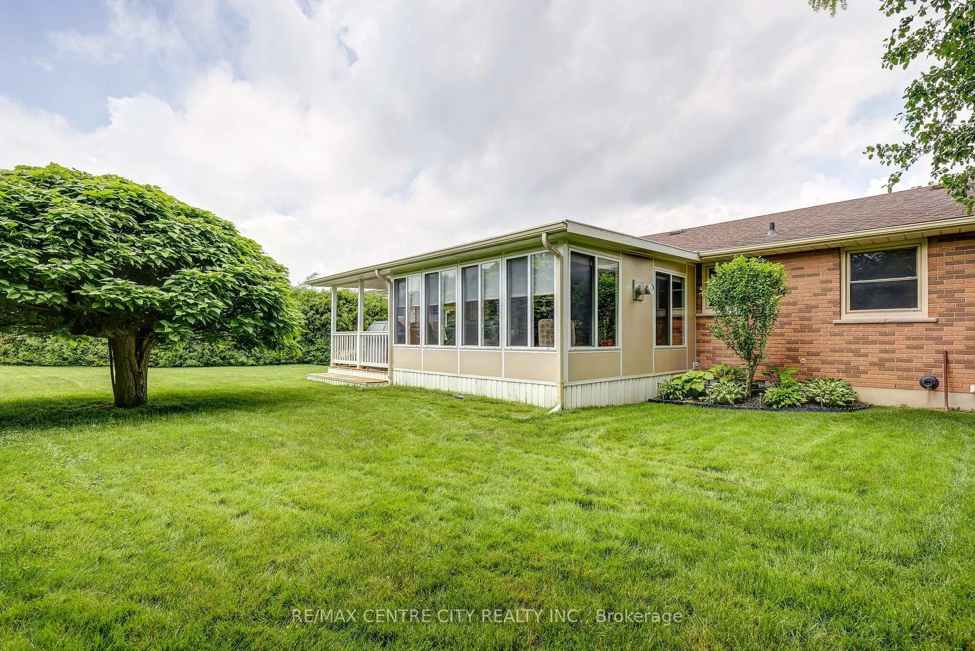 Photo 5 of 9 Northwood Place, St. Thomas — HOMEH