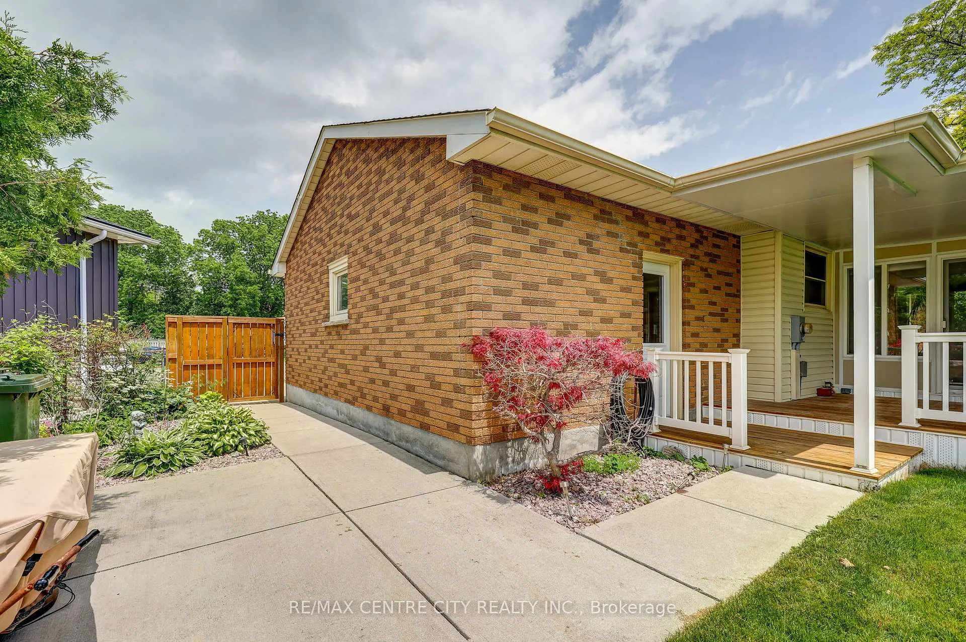 Photo 10 of 9 Northwood Place, St. Thomas — HOMEH