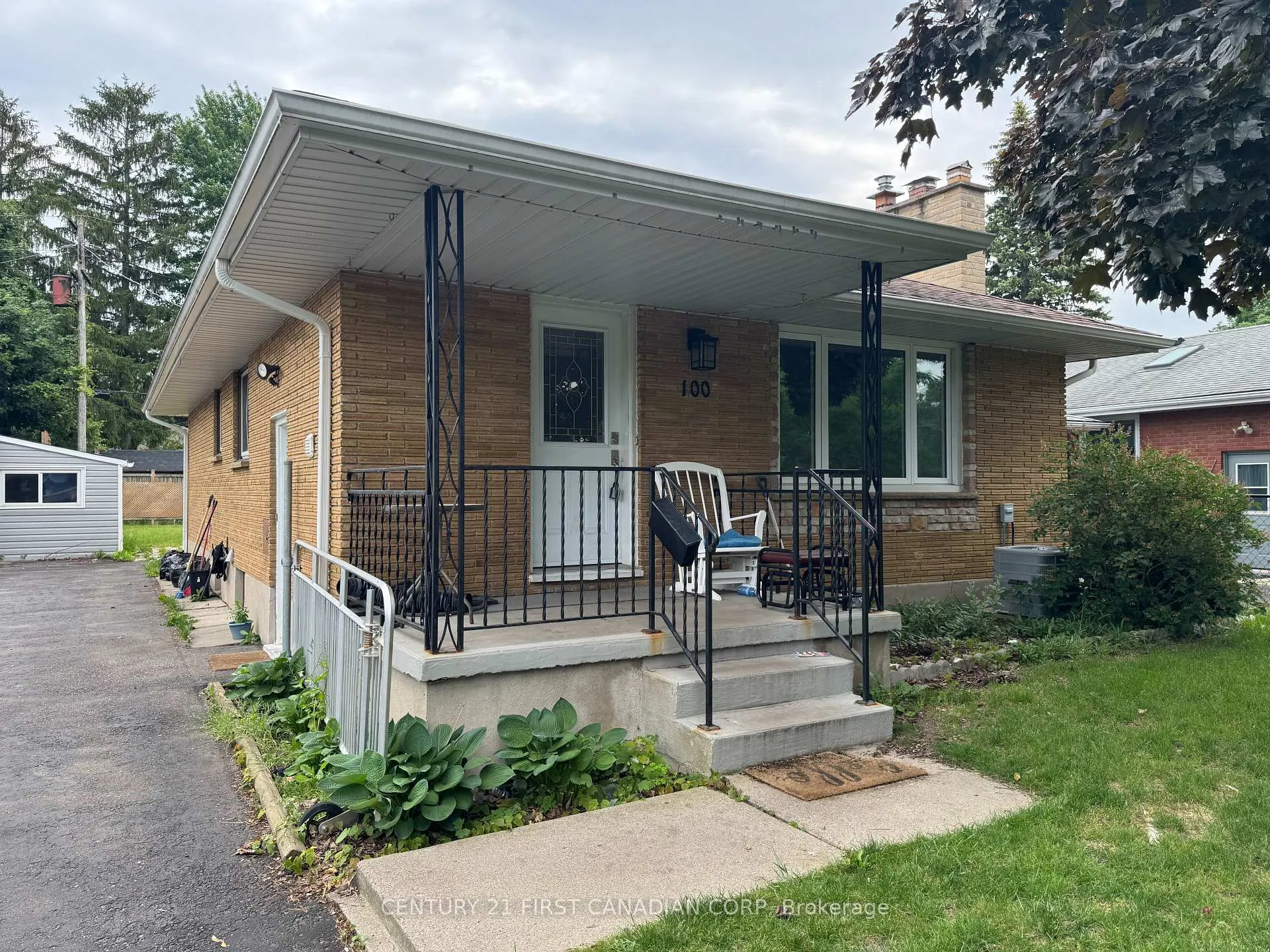 Photo 2 of 100 Susan Avenue, London, East D — HOMEH