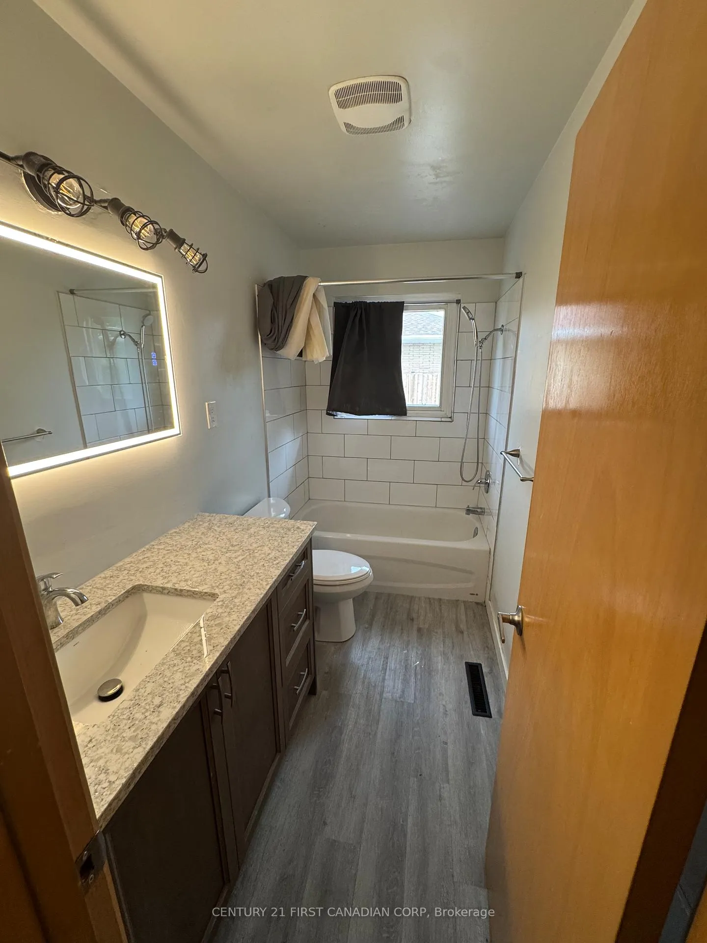 Photo 3 of 100 Susan Avenue, London, East D — HOMEH
